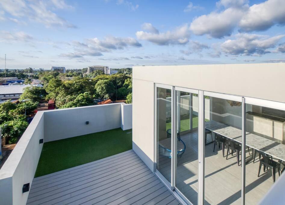 A Estrenar! Apartamento Con Pileta Zona Aeropuerto Wifi 200Mg Асунсион Екстериор снимка